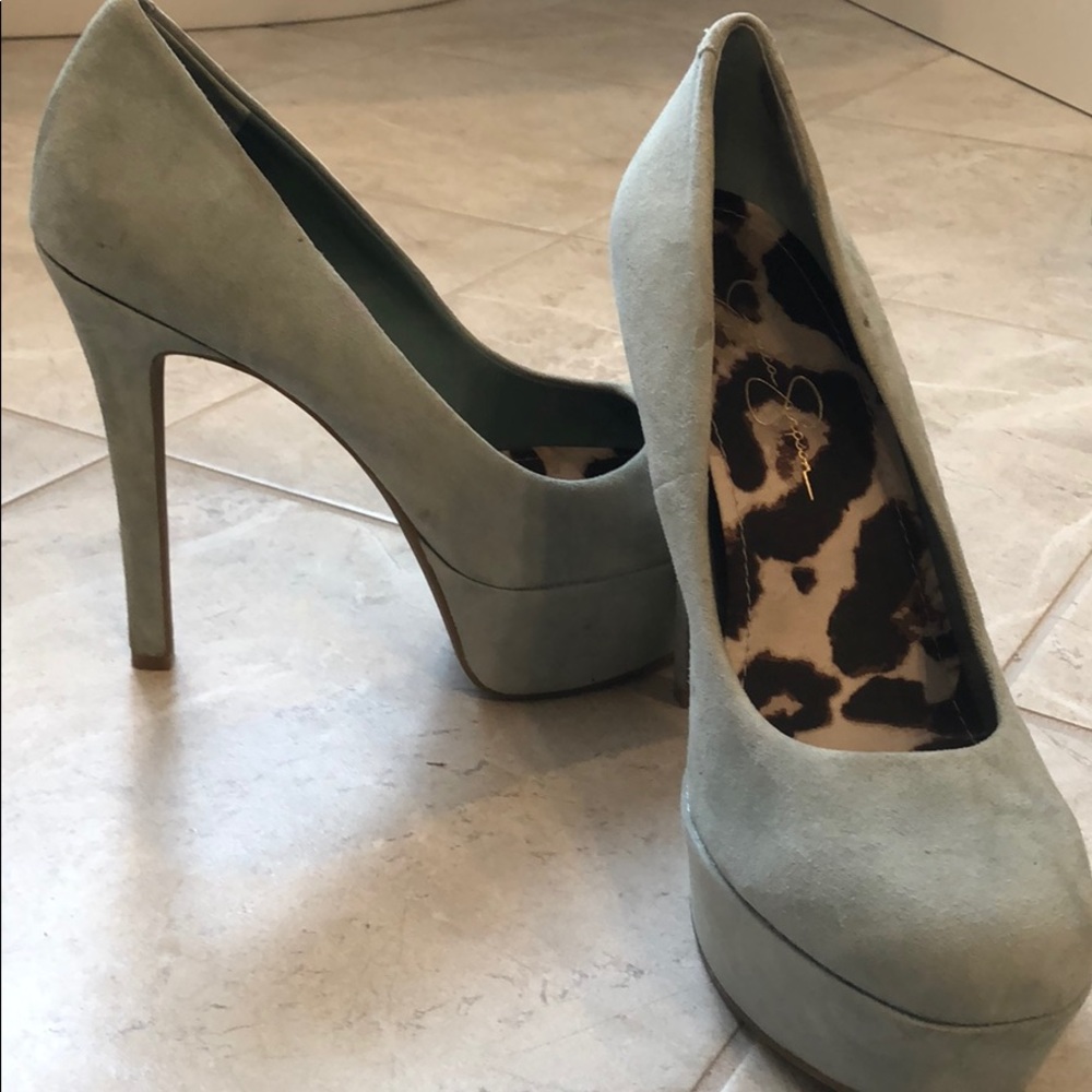 Jessica Simpson pumps